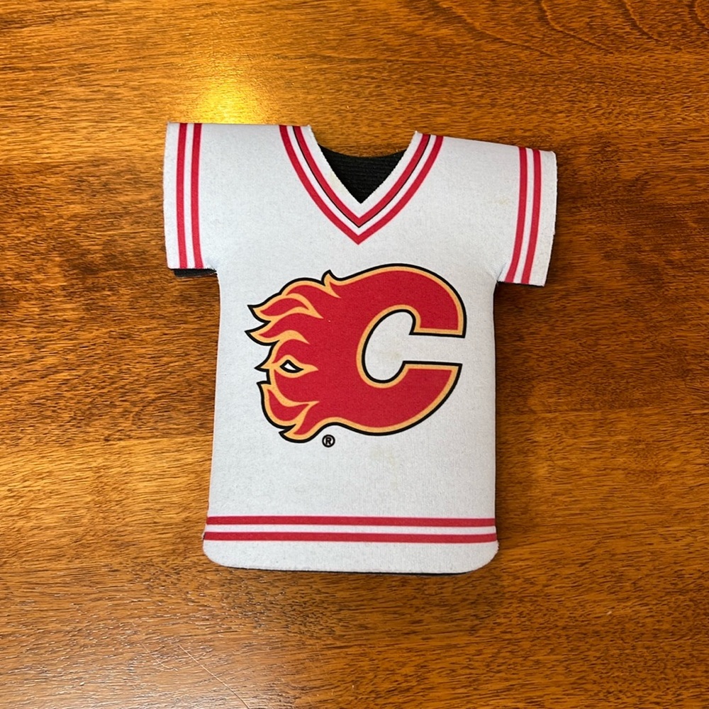 NHL hockey x Labatt Blue Calgary Flames beer koozie